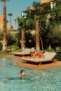 MARPH-OASIS-POOL-SUNBED-SWIMMING-PALMTREES-SUN-BLUE-SKY