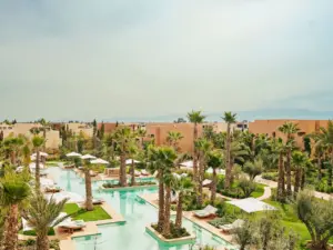 MARPH-P0186-Overview-Resort-Oasis-Pool.4x3