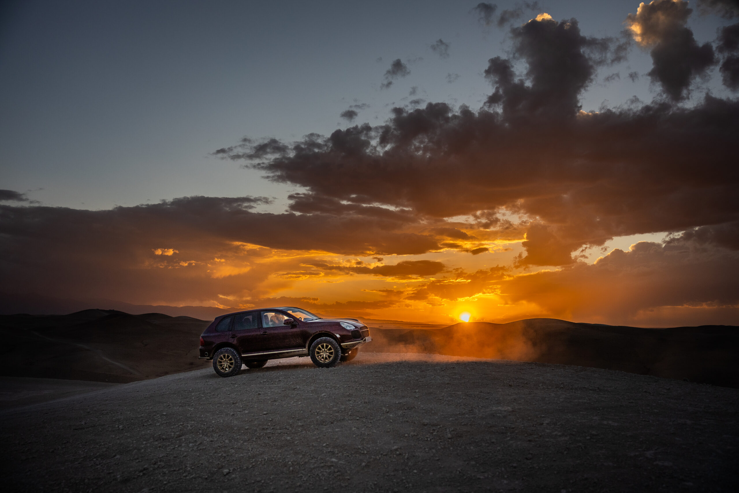 Off-Road Adventure in a Porsche Cayenne - Montagne sahara