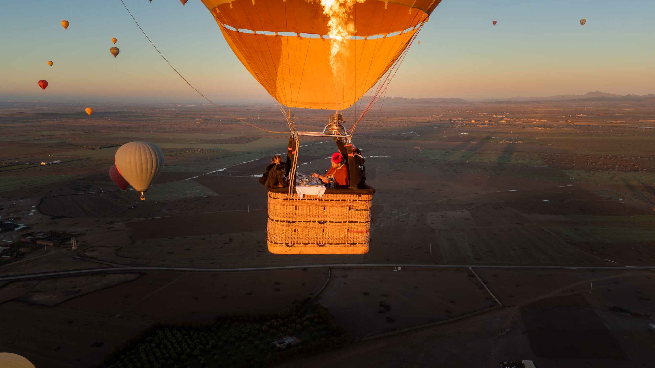 Hot Air Balloon Ride with Breakfast in the Sky - Montagne sahara